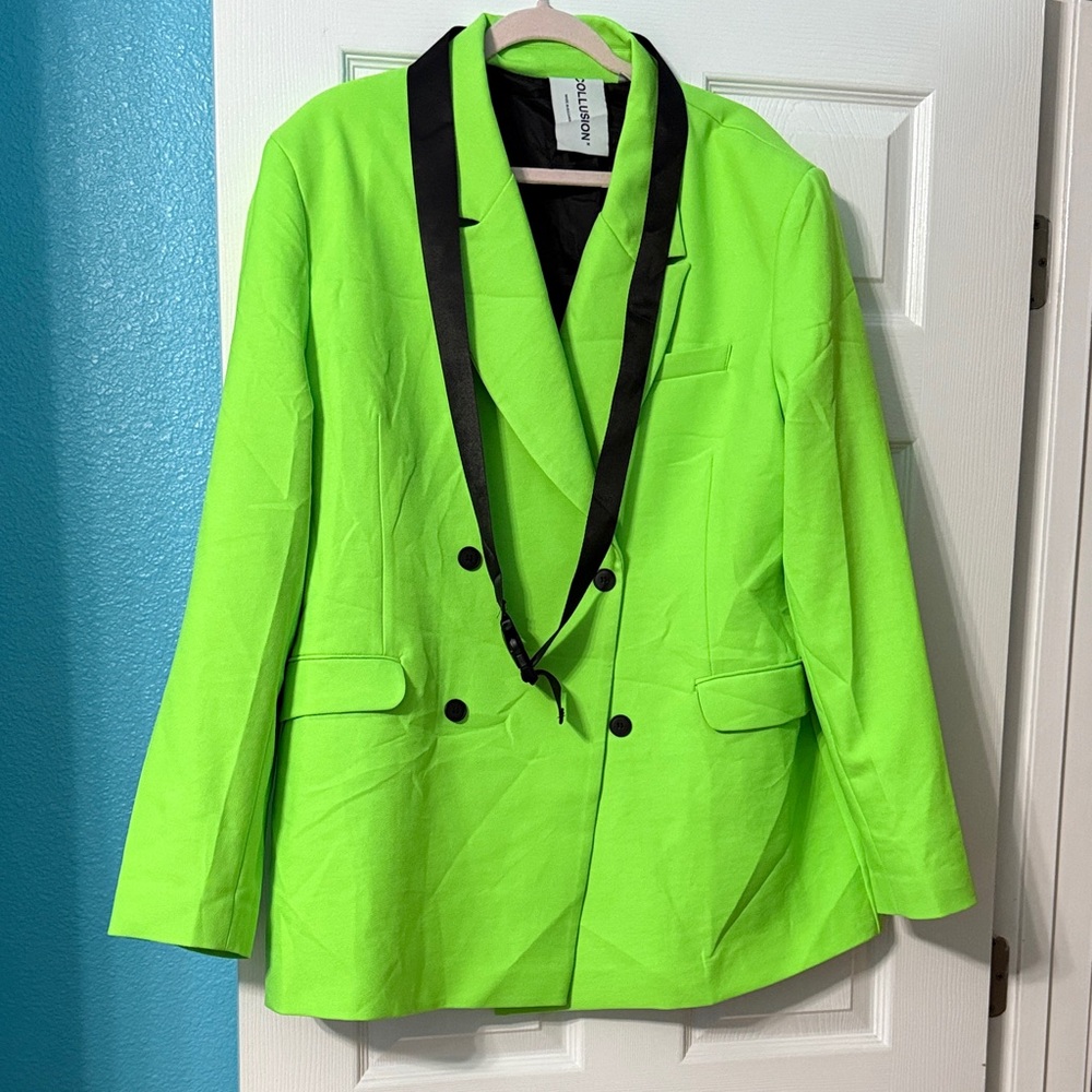 Vibrant Green Blazer with Black Lapel